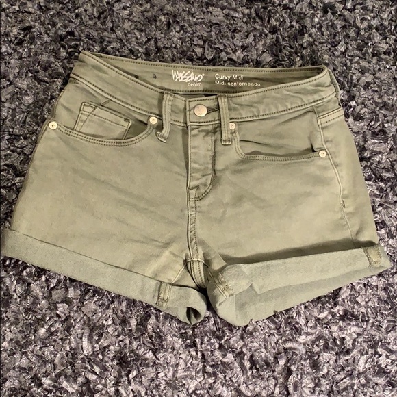 Mossimo Denim Jean Shorts, Green Color, Curvy Midi - Picture 1 of 4